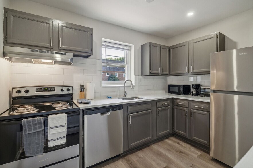 Building Photo - 618 Wharton Dr