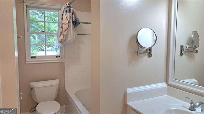 Building Photo - 1176 Converse Dr NE