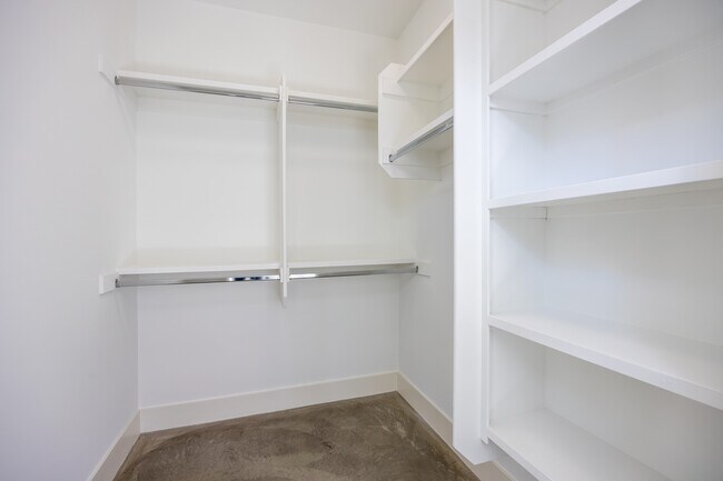 Building Photo - 119 S Los Robles Ave