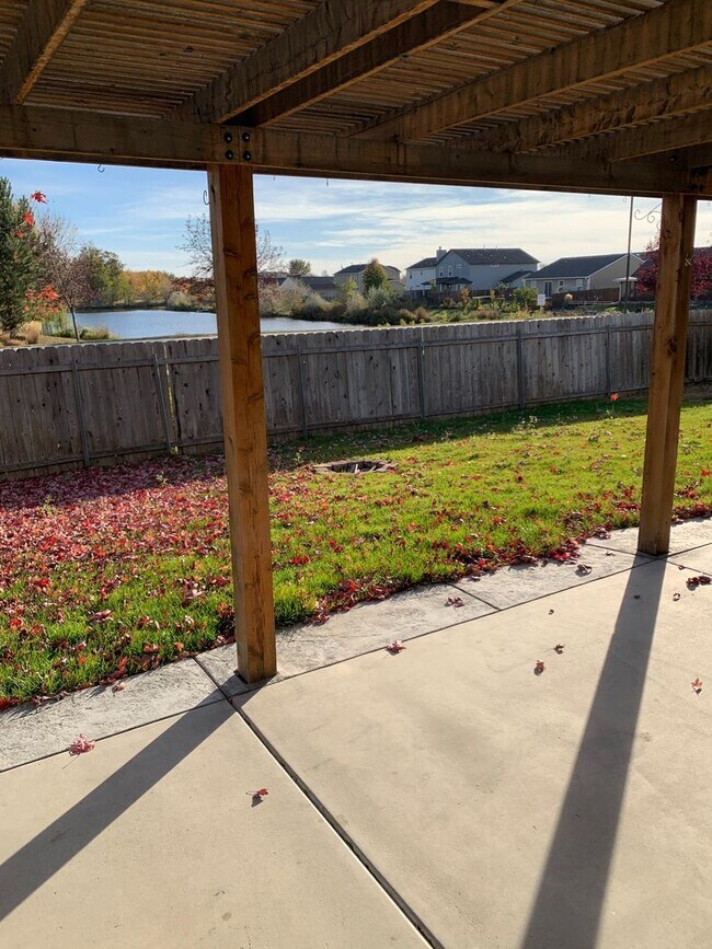 Building Photo - Newer home in the Sawtooth Lakes Neighborh...