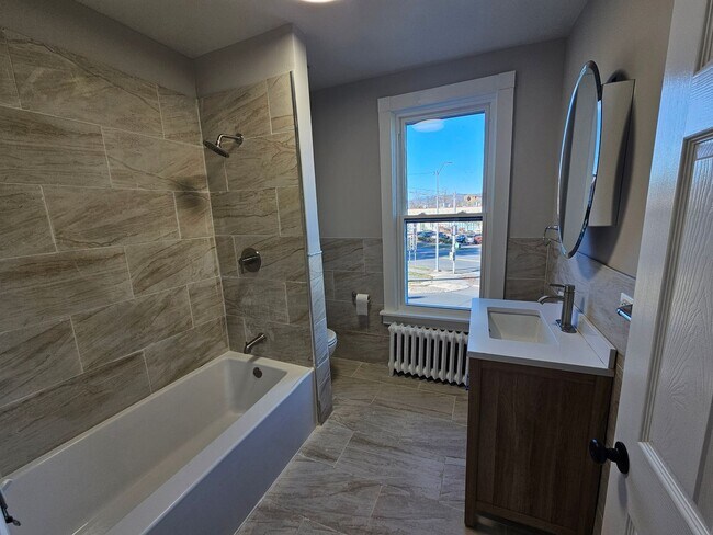 Building Photo - 3 Bedroom Apartment - Kingston, NY