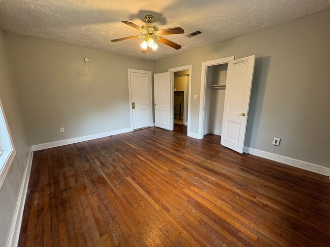 Building Photo - 3 Bed/2 Bath Home in Brandon