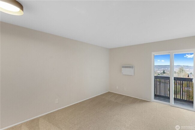Building Photo - 1425 S Puget Dr