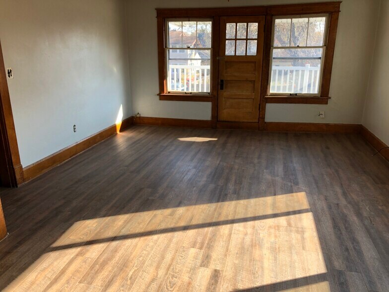 Building Photo - 1048 37th St