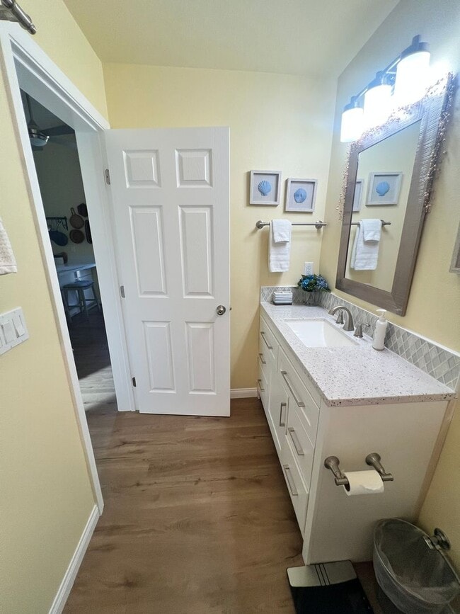 Building Photo - Ventura - Fully furnished one bedroom, one bath month to month rental!