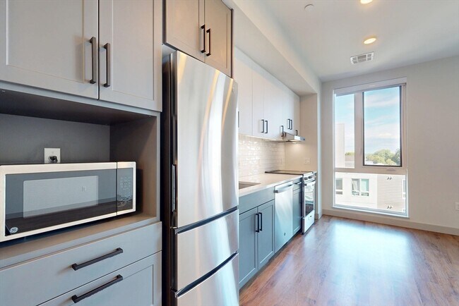 Building Photo - 80 Rugg Rd