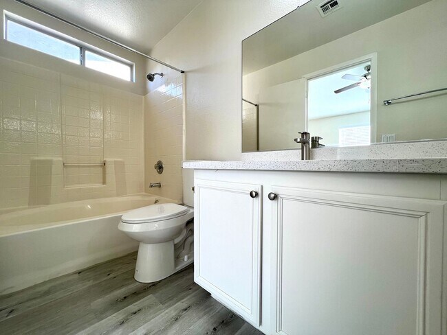 Building Photo - Charming 3-Bedroom Single-Story Home in Elkhorn!