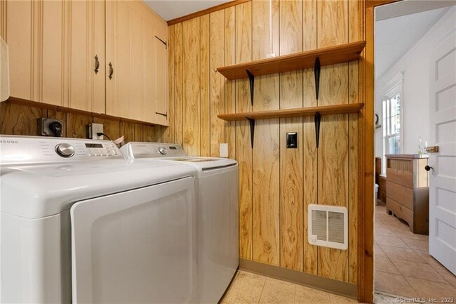 Building Photo - 939 Nichols Ave