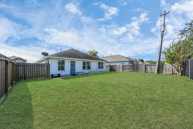 Building Photo - 3827 Dogwood Tr