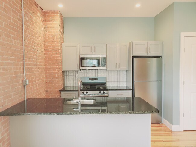 Primary Photo - 61 Washington St