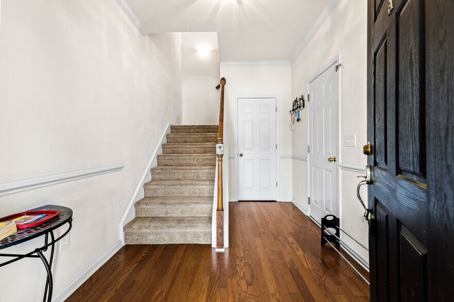 Building Photo - 400 Black Smith Ln