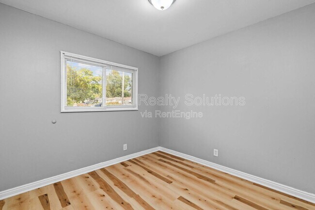 Building Photo - 10465 Lord Dr