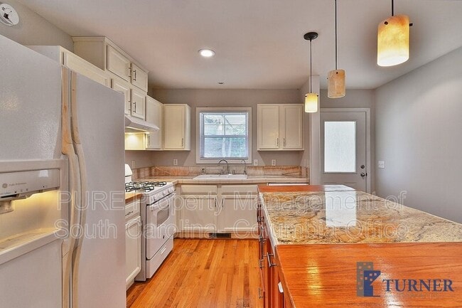 Building Photo - 801 Laurel Hill Ln