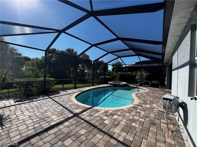 Building Photo - 15556 Pascolo Ln
