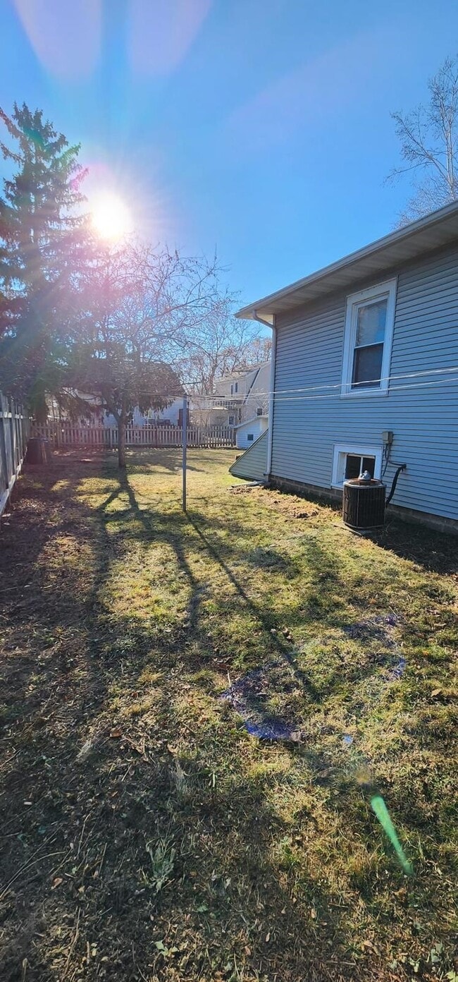 Building Photo - 113 Bresland Ct