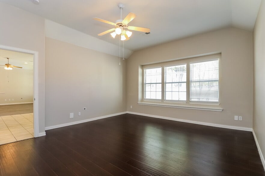 Building Photo - 414 Hampton Cir