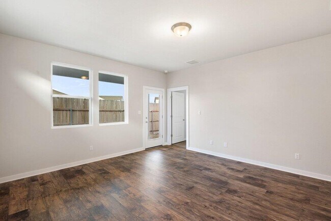 Building Photo - 2310 Castillo Dr