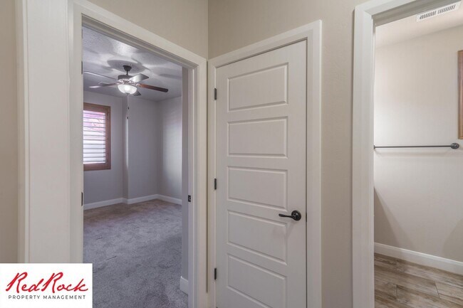 Building Photo - Pet-Friendly 3 Bedroom Home In A Great Neighborhood