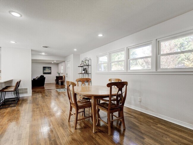 Building Photo - 3511 Corto Ave