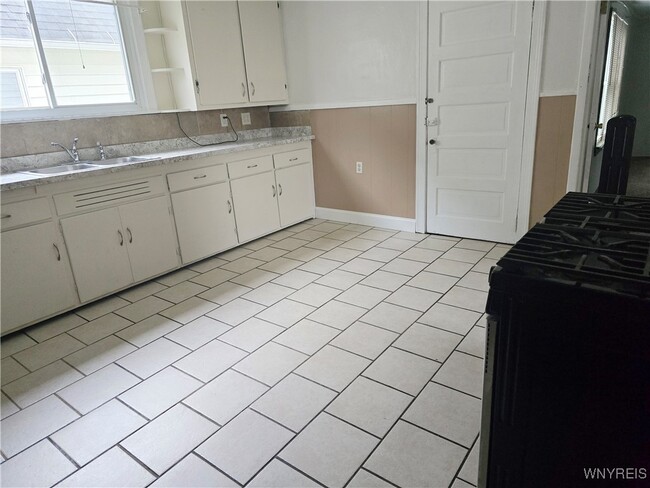 Building Photo - 194 Cass Ave