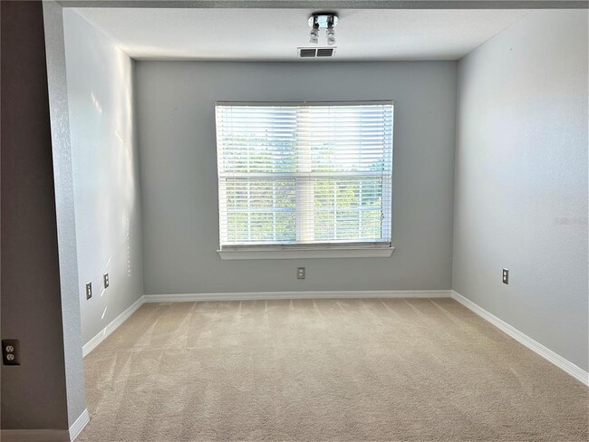Building Photo - 5475 Vineland Rd