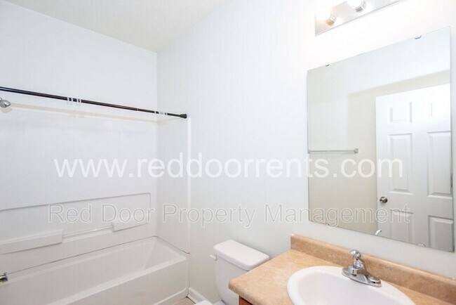 Building Photo - 907 Curlew Ln