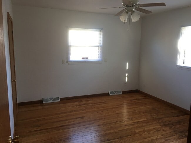 Building Photo - 525 E 47th St