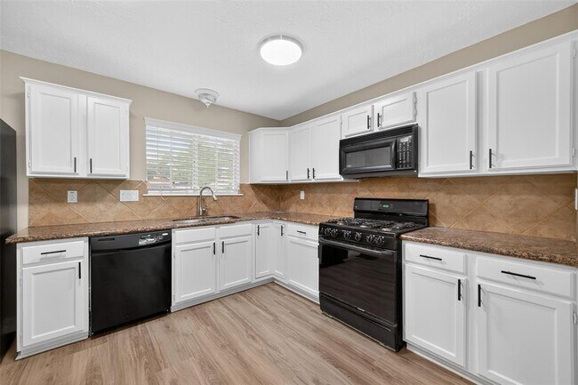 Building Photo - 6906 Pembrough Ln