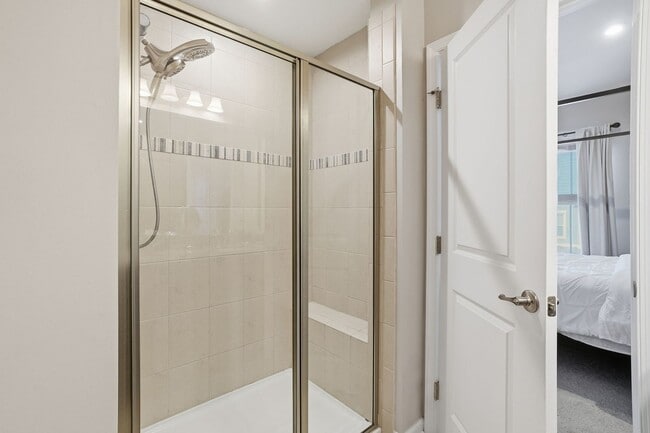 Building Photo - Stunning 3BR Townhome with Roof Deck in Reserves at Dakota Crossing!