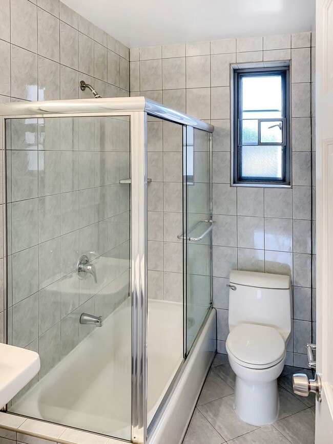 Building Photo - A prized destination in beautiful Forest Hill Garden, a place to call home