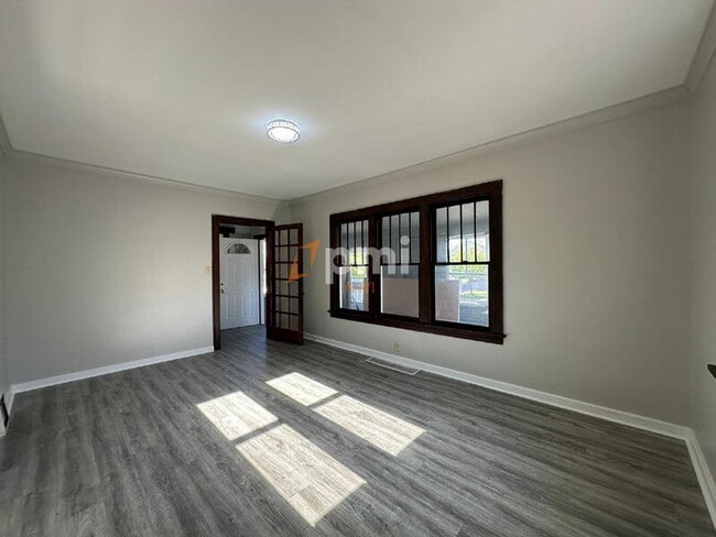 Building Photo - 1132 Drackert St