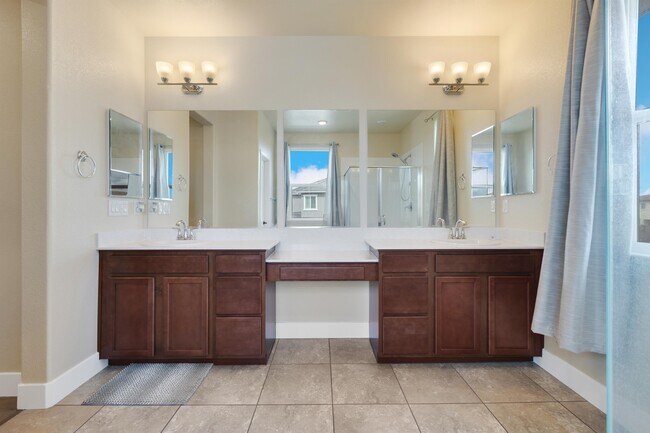 Building Photo - 10068 Carinata Dr