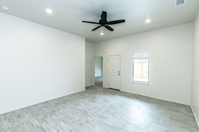 Building Photo - "Charming 2-Bed, 2-Bath Oasis with 1,227 Sq Ft of Comfort in Wolfforth!"