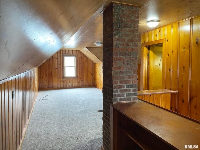 Building Photo - 303 Central St