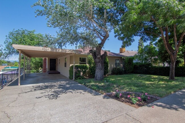 Building Photo - MOVE IN SPECIAL: $400 OFF FIRST MONTHS REN...