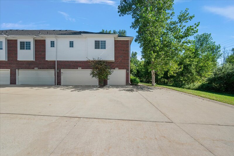 Building Photo - 7008 Boulder Pointe Dr