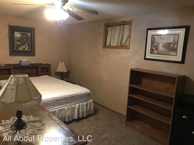 Building Photo - 2 br, 1 bath House - 2320 43rd Avenue Cour...