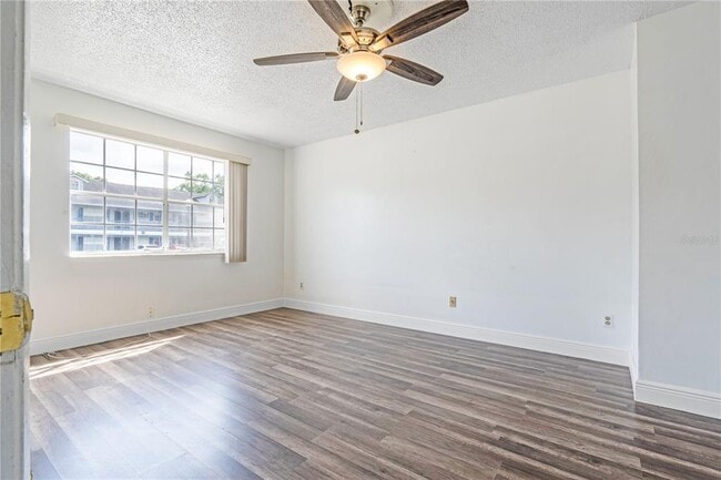 Building Photo - 313 Dirksen Dr