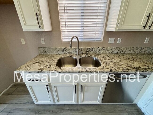 Building Photo - 15389 Megan Ct