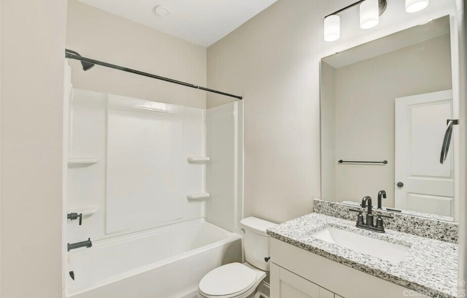 Building Photo - 39 Hawthorne St SW