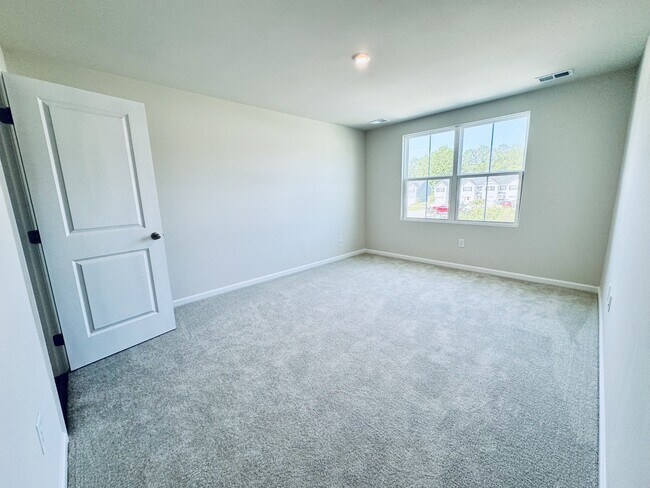 Building Photo - 261 Christiana Ln