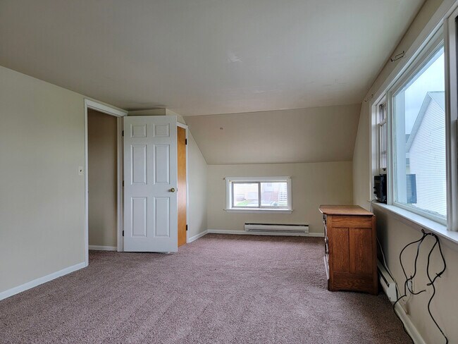 Building Photo - 984 W Main St