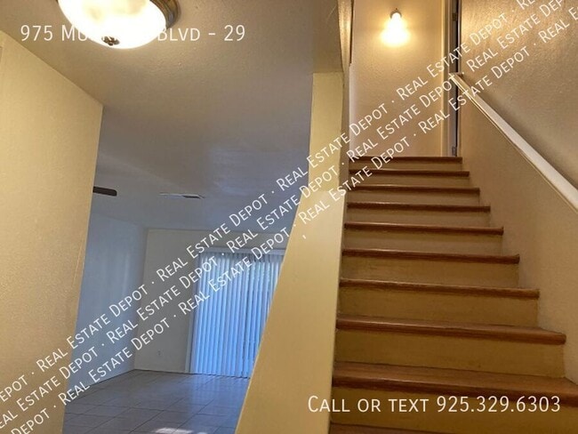 Building Photo - 975 Murrieta Blvd