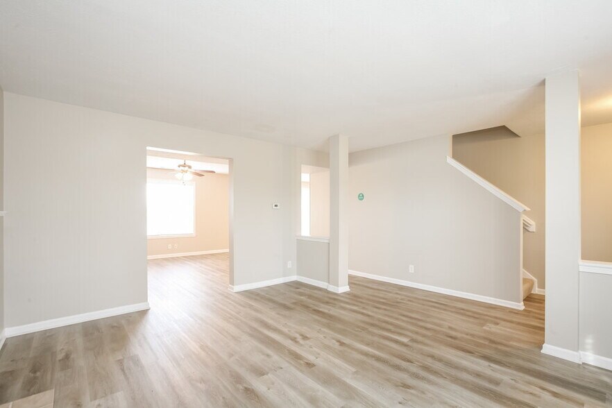 Building Photo - 8538 Baypointe Dr