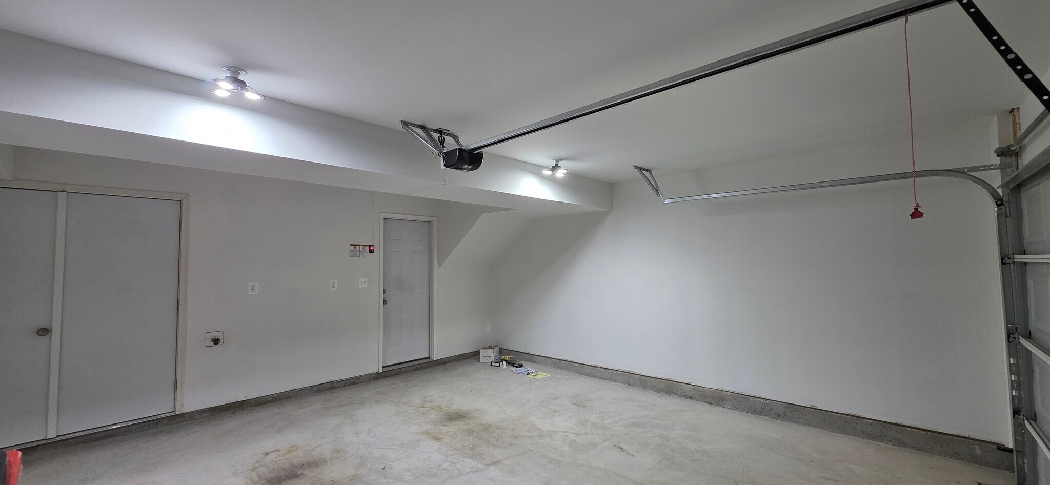 Garage - With Power Light - 351 Presidents Pointe Ave