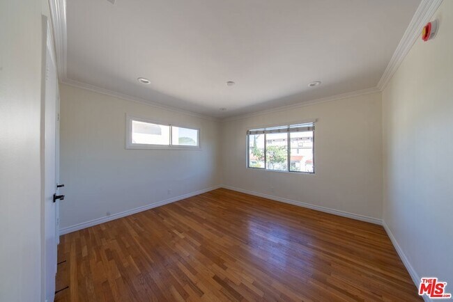 Building Photo - 9205 Alcott St