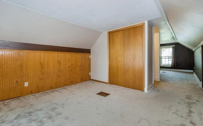 Building Photo - 3 Bedroom/1.5 Bathroom House - Available August 1st, 2025!