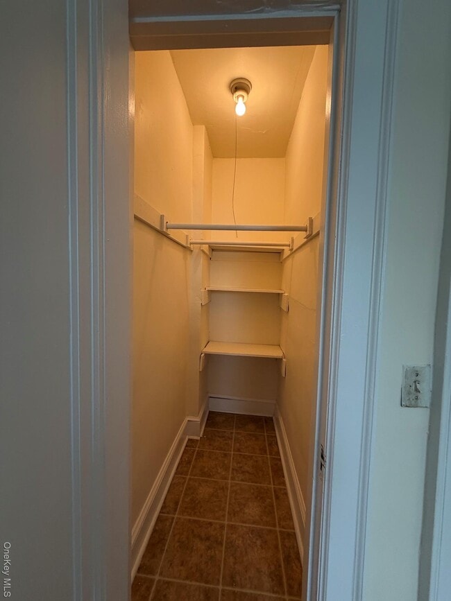 Building Photo - 810 Jericho Tpke