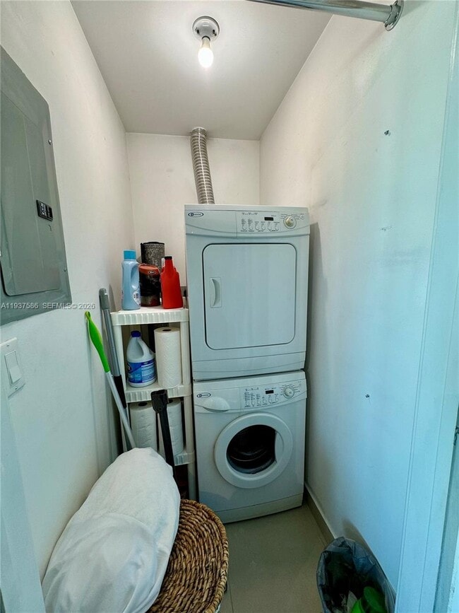 Building Photo - 3301 NE 1st Ave