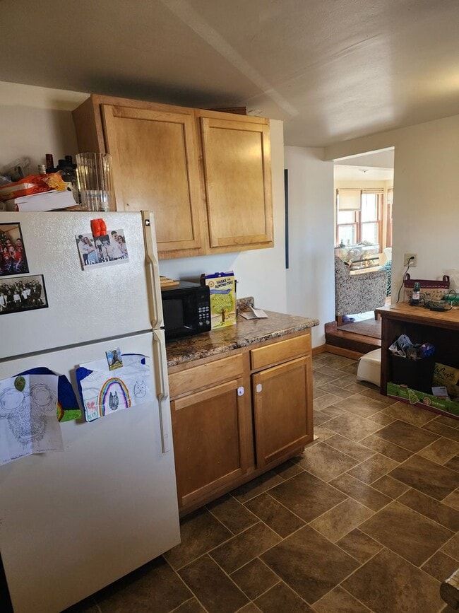 Building Photo - Available August 1st - 3 bedroom/1.5 bath house 1 block off Williamson St
